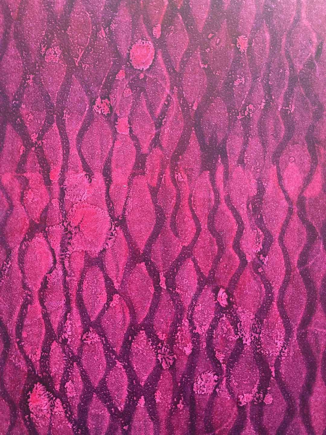 Das Element Feuer in sehr groß dargestellt. Die Akua Farben glühen sehr in Magenta umringt von einem rauchigen Lila.